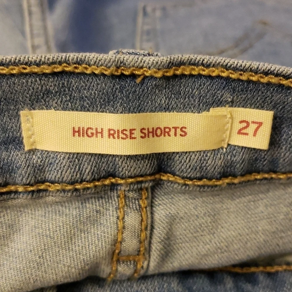 Levi's High Rise Shorts in Tribecca Scoop Light Wash Size 27